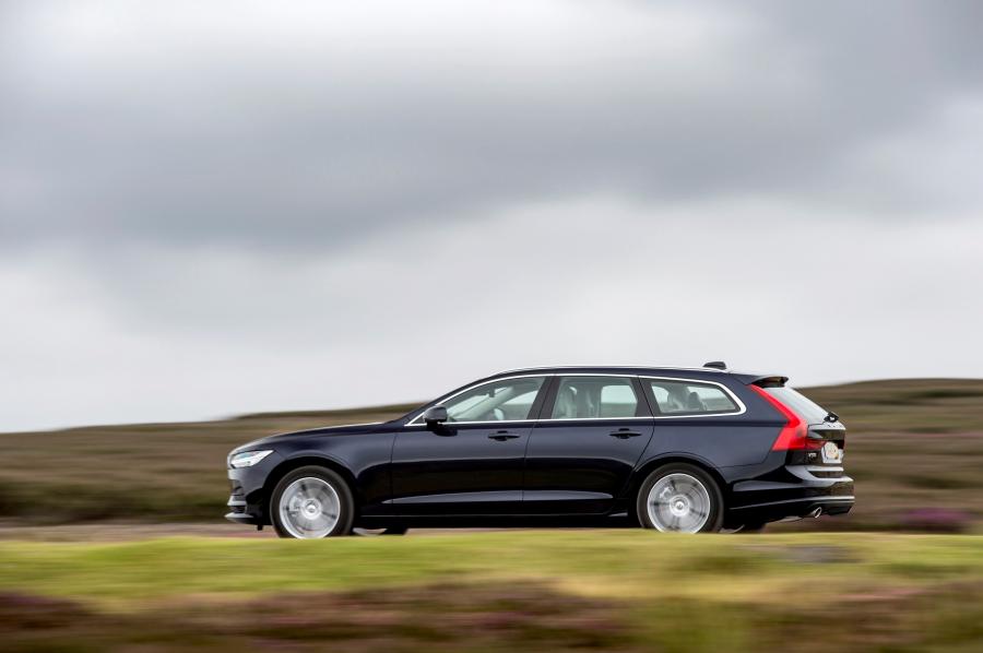 Volvo V90 D4 Momentum 2016 года  (UK) (фото 16 из 21)